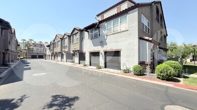 Building Photo - 2222 E Huntington Dr