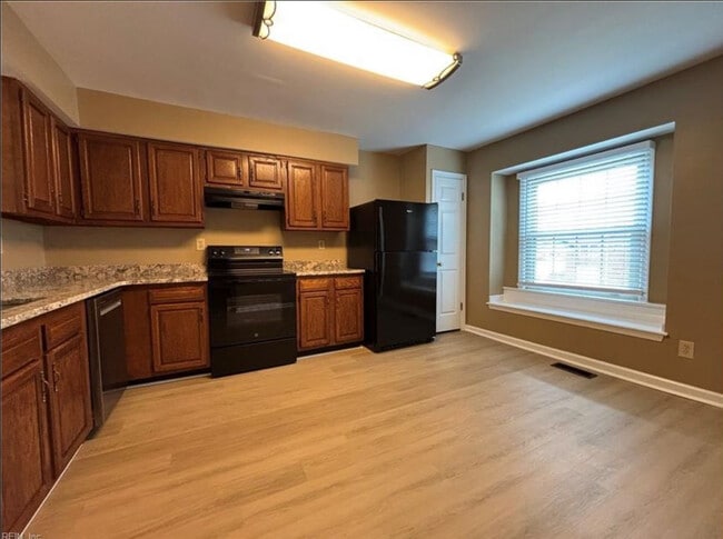 Building Photo - 1508 Brenland Cir