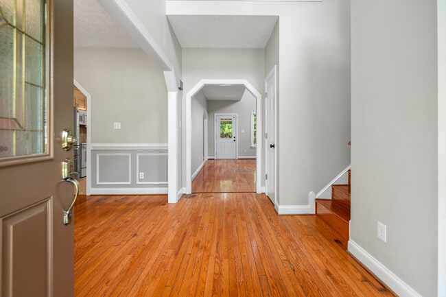 Building Photo - 619 Greyshire Dr