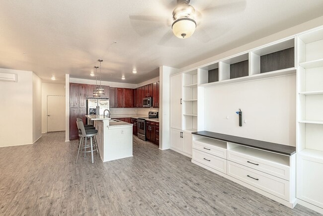 Building Photo - Stunning 3-bedroom and 2.5 Bath - Located ...