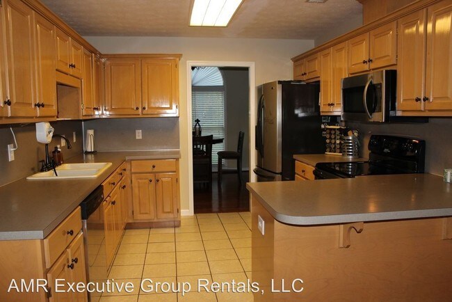Building Photo - 3 br, 2 bath House - 294 Elmwood Dr