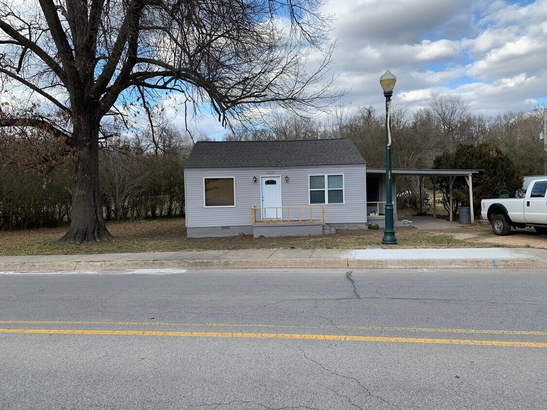 Foto principal - 903 W University St