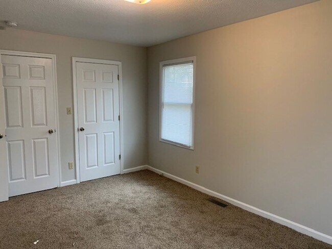 Foto del edificio - Available July 31st , 2026!!