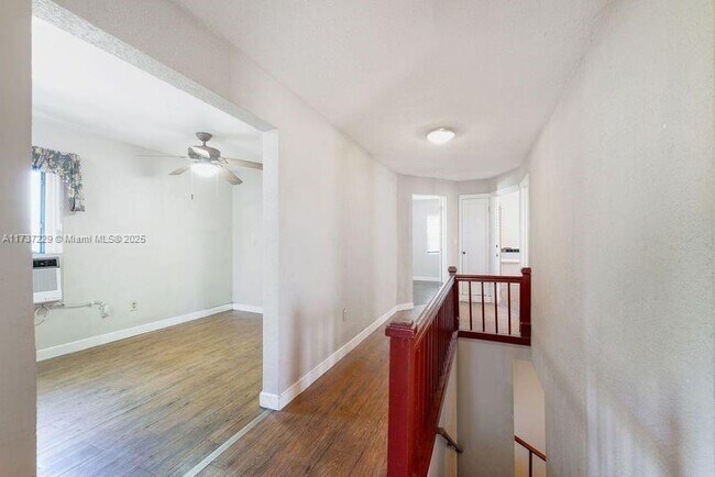 Building Photo - 3 bedroom in Miami FL 33142