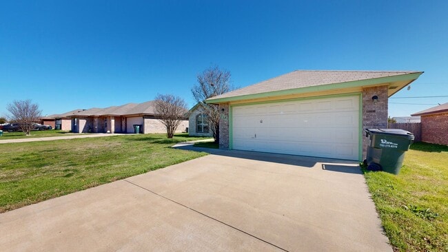 Building Photo - GORGEOUS HOME IN NOLANVILLE CLOSE TO FORT ...