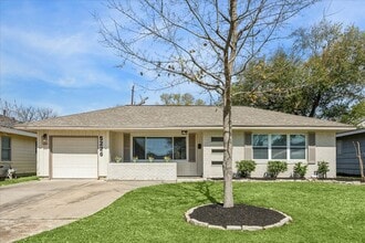 Building Photo - 5226 Nina Lee Ln