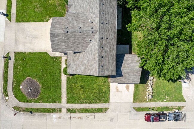 Building Photo - 5005-5007 Carrie Ridge Dr.