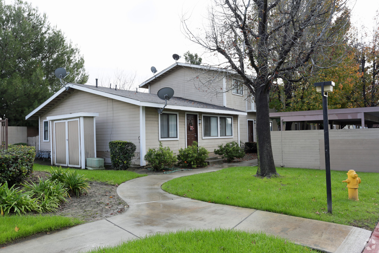 Foto principal - Randall Townhomes