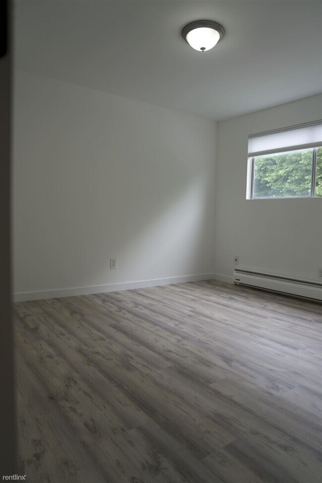 Foto del edificio - 2 br, 1.5 bath Townhome - 240 South 152nd ...