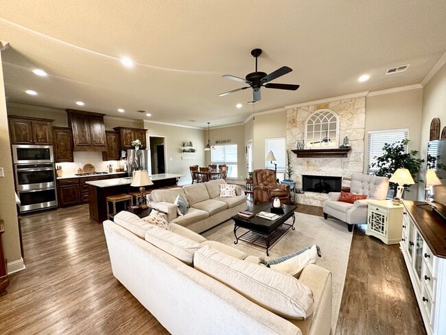 Foto del edificio - Beautiful 4/2 and a half in Midway ISD!