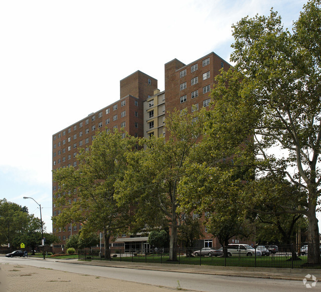 Foto del edificio - Cedar Extension Hi-Rise