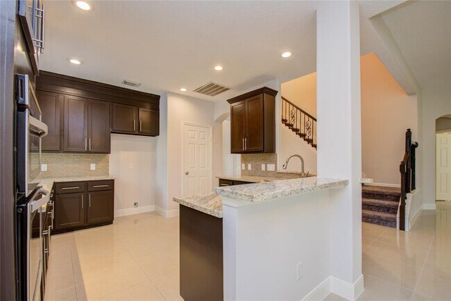 Building Photo - 5511 Medallion Pointe Dr