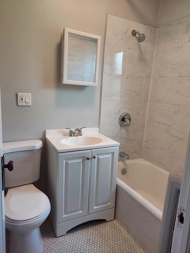 Foto principal - 5740 S Stony Island Ave