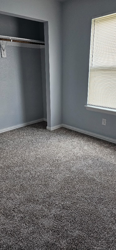 Building Photo - 419 E Day St