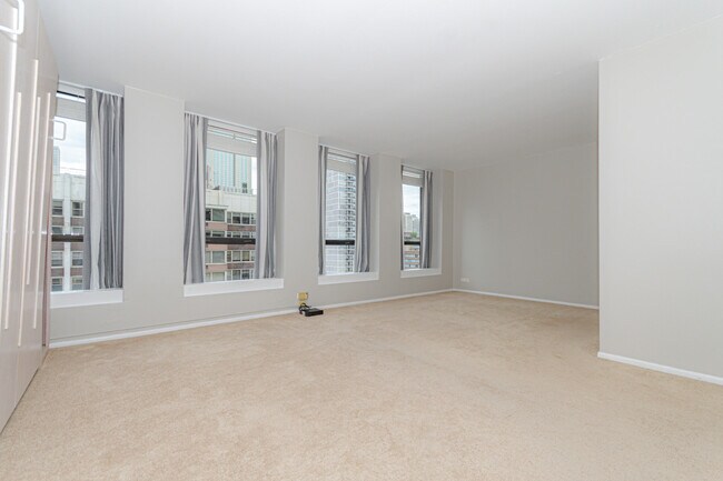 Foto del edificio - 260 E Chestnut St