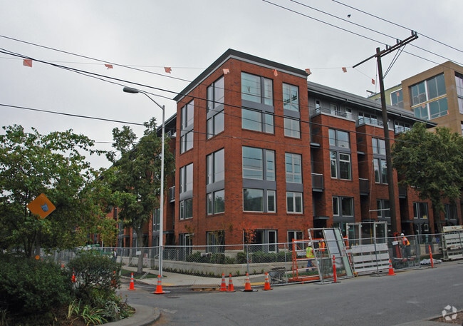 Building Photo - Brix