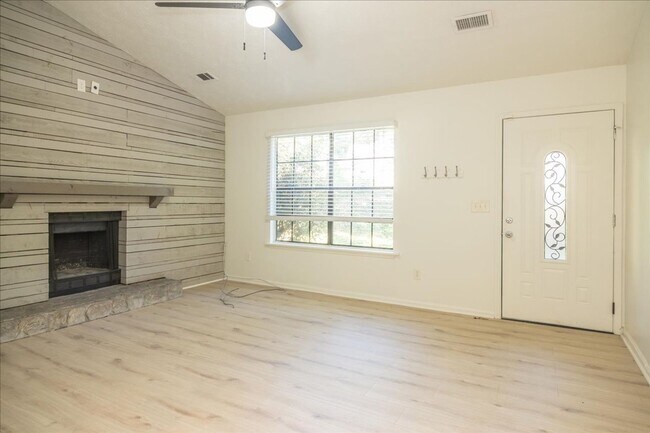 Foto del edificio - 3bd/2ba Home in Cul-De-Sac in Quiet Neighb...