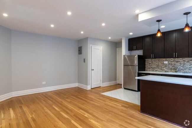 1BR, 1BA - 220 Cabrini Blvd