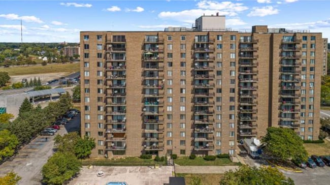 Building Photo - 16400 N Park Dr