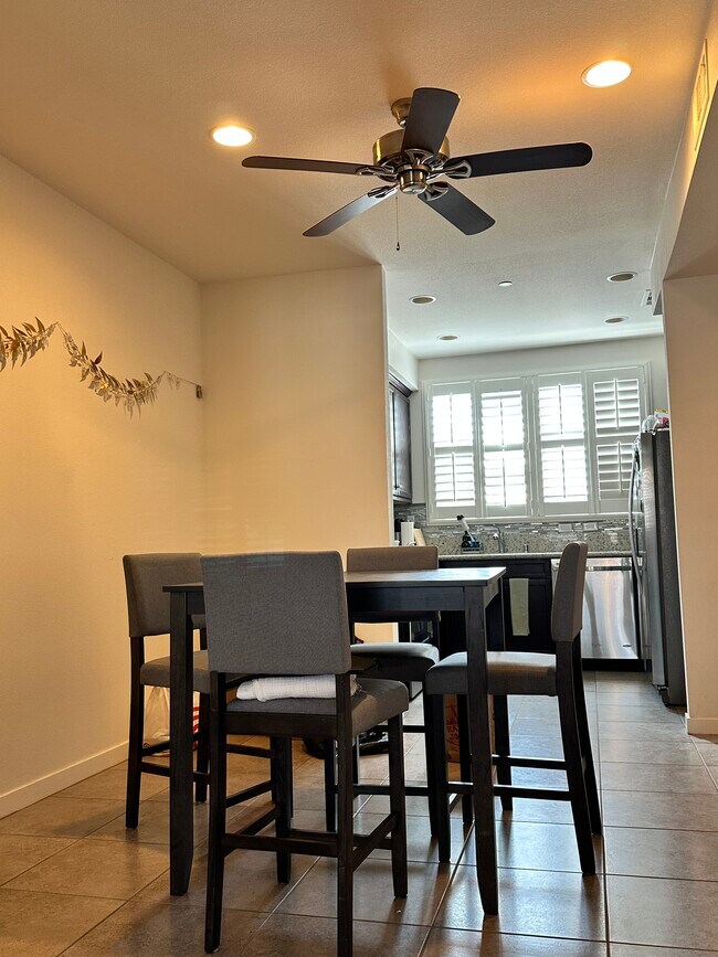 Building Photo - 8872 Maple