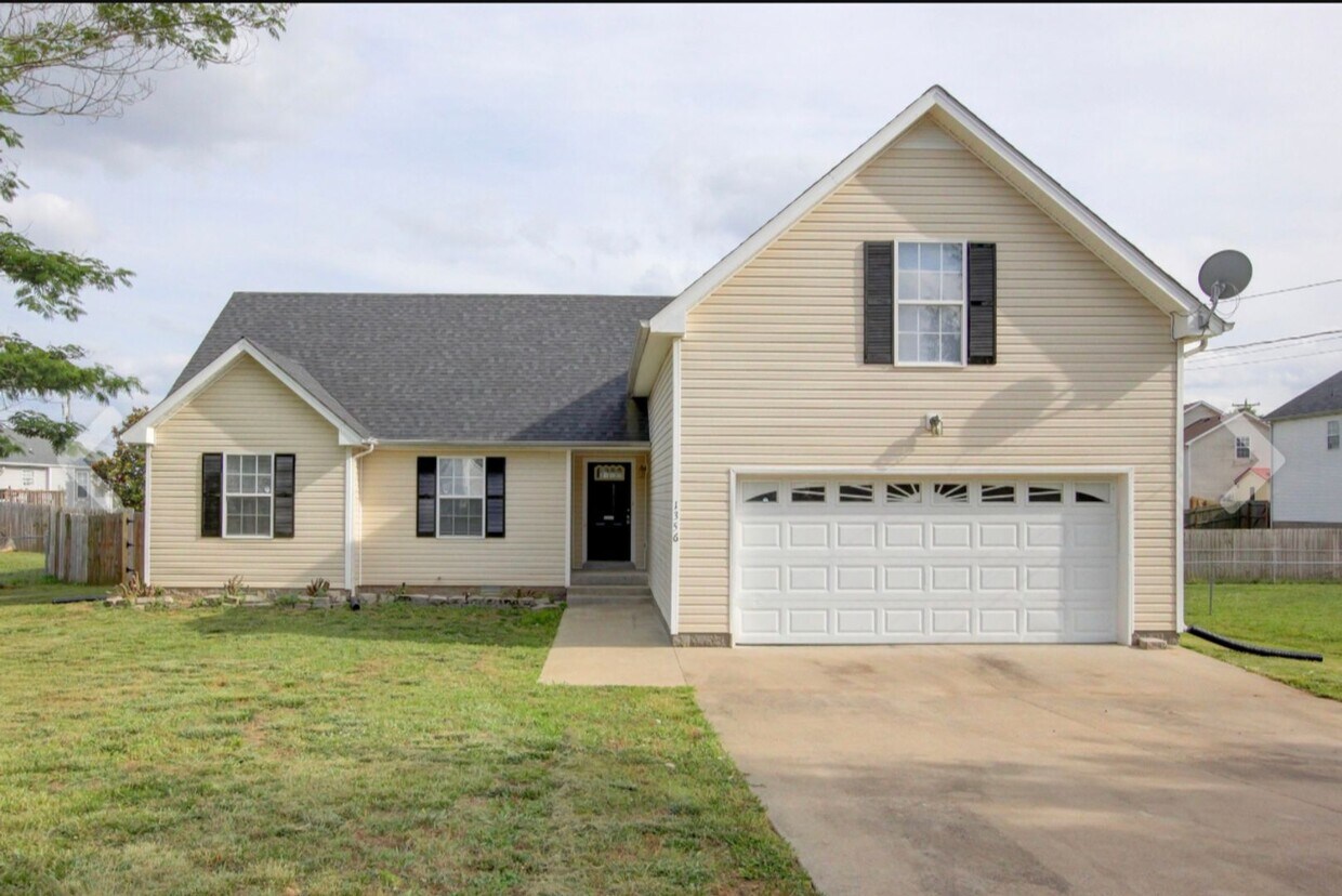 Foto principal - Freshly Renovated Three Bedroom with Bonus