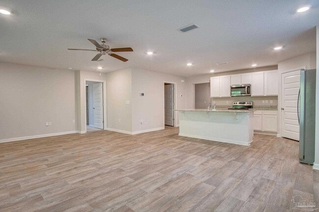 Building Photo - 7818 Lakeside Oaks Dr