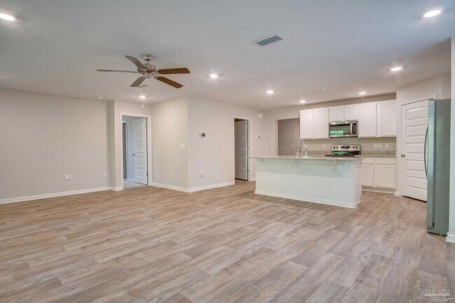 Foto del edificio - 7818 Lakeside Oaks Dr