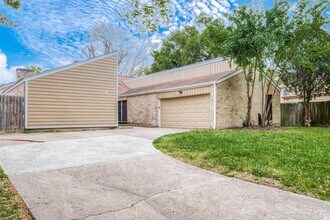 Building Photo - 15910 Tumbling Rapids Dr