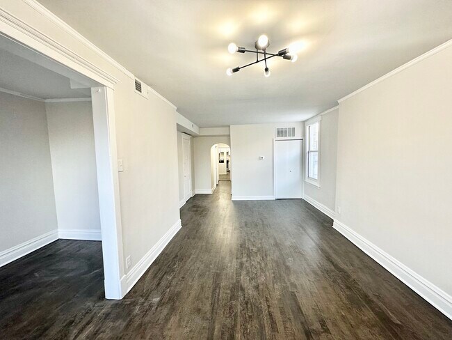 Foto del edificio - 1626 N California Ave