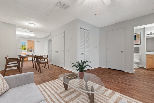 Building Photo - Regency Palms Apartments