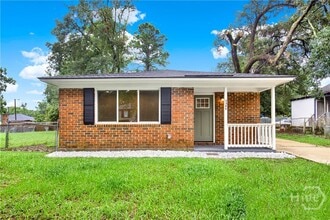 Building Photo - 2205 Iowa St