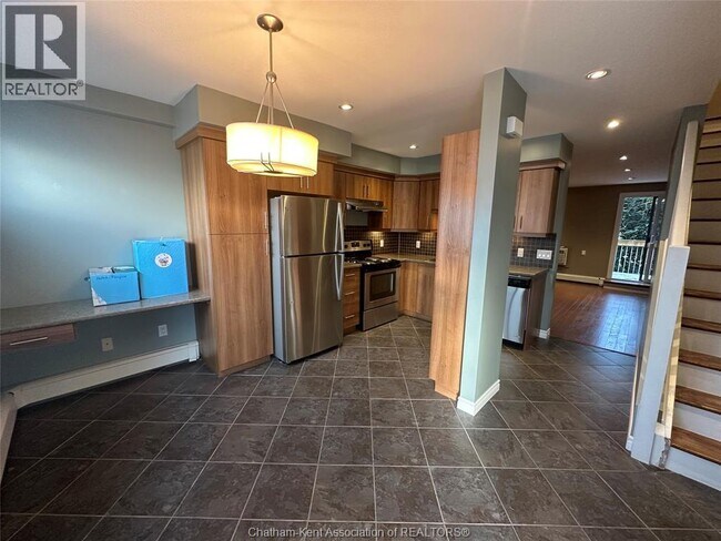 Photo du bâtiment - 200 Emma St