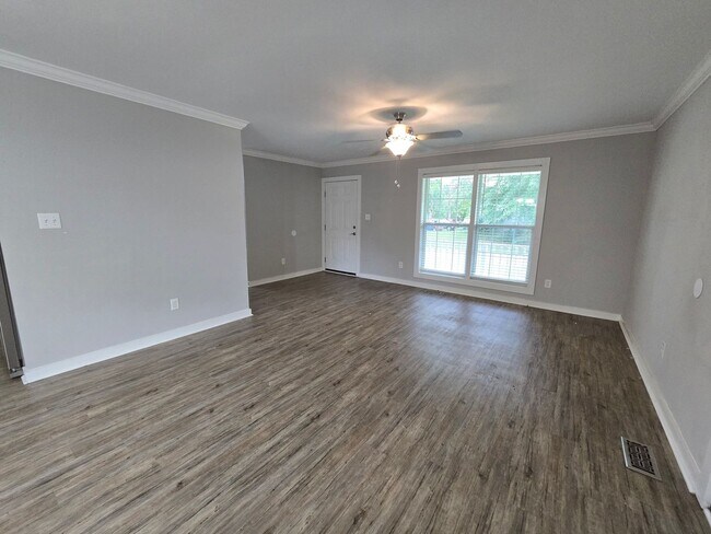 Foto del edificio - NEW LISTING!!!!!