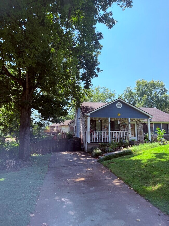 Building Photo - 9024 Highbridge Dr