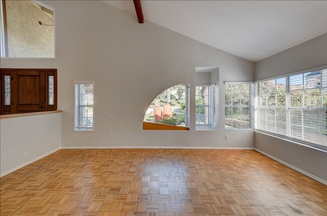 Building Photo - 407 Village Center Dr