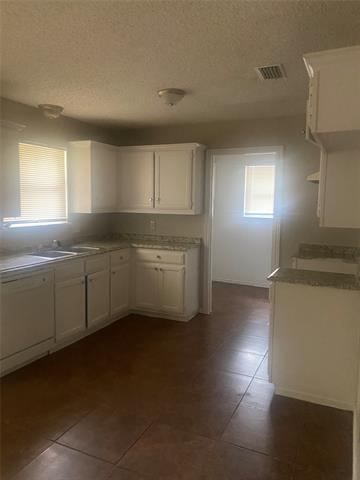 Building Photo - 124 Mesa Dr