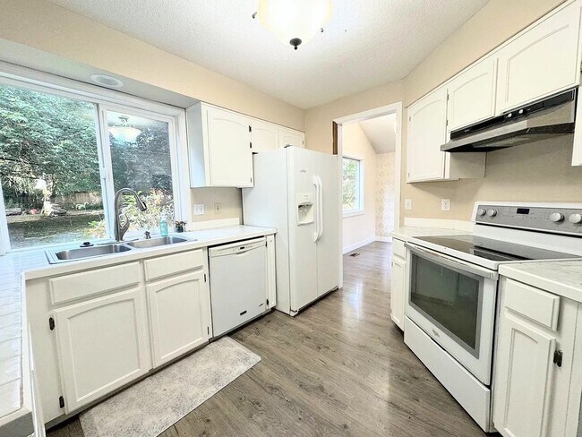 Building Photo - 5983 SW Harmony Pl