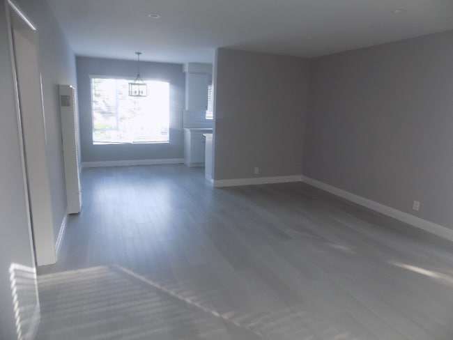 Building Photo - 646 S Barrington Ave