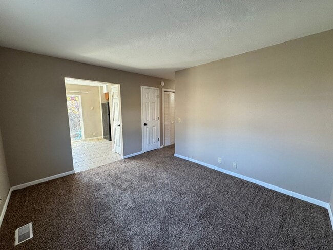 Building Photo - 230 SE 121st Rd