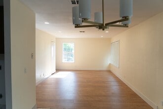 Building Photo - 120 Boggs Ct