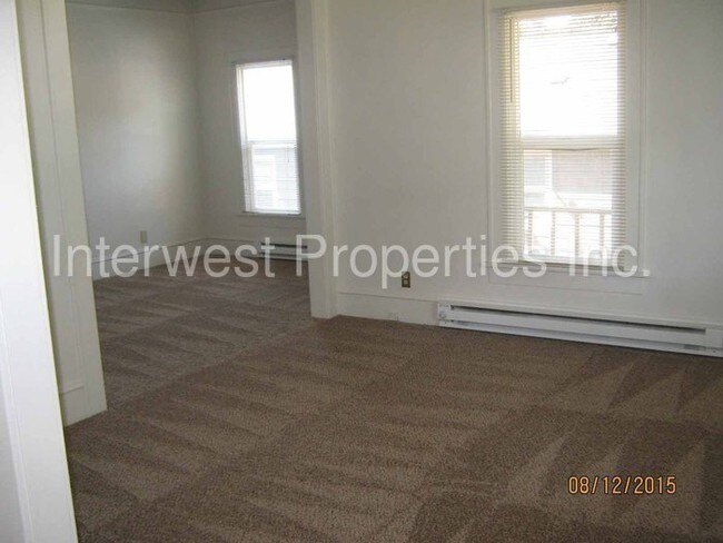 Building Photo - 617 SE 33rd Ave