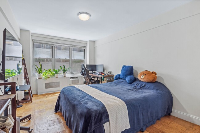 Building Photo - 141 E 55th St
