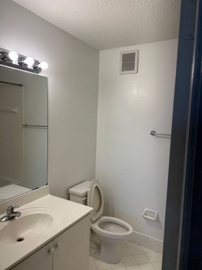 Foto del edificio - 980 NE 33rd Terrace