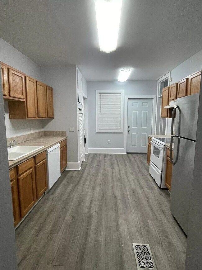 Foto del edificio - 643 E Henry St