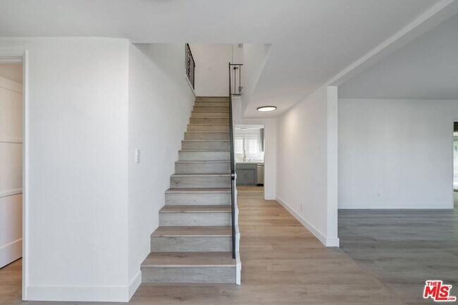 Building Photo - 15974 Tobin Way