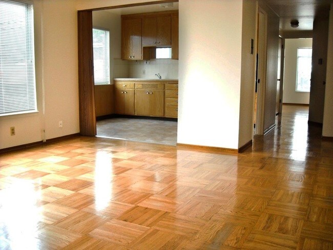 Foto del edificio - 2400 17th Ave