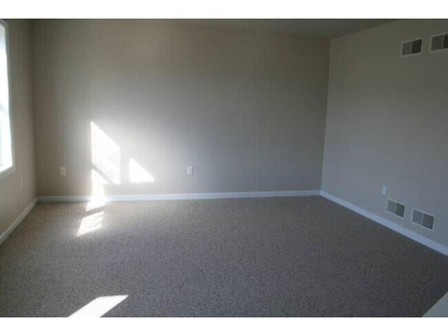 Building Photo - 2417 Franklin Dr