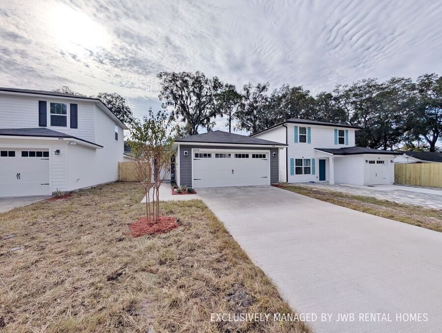 Primary Photo - 8828 Eaton Ave