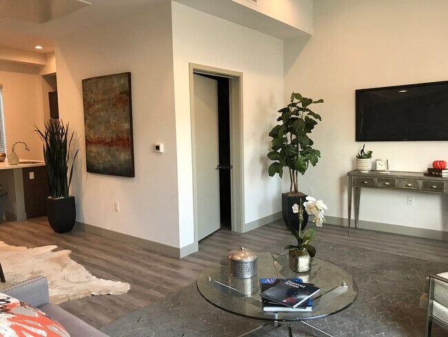 Interior Photo - Lido Apartments - 4025 Grandview