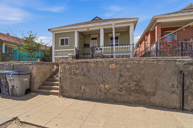 Building Photo - 1925 Arizona Ave